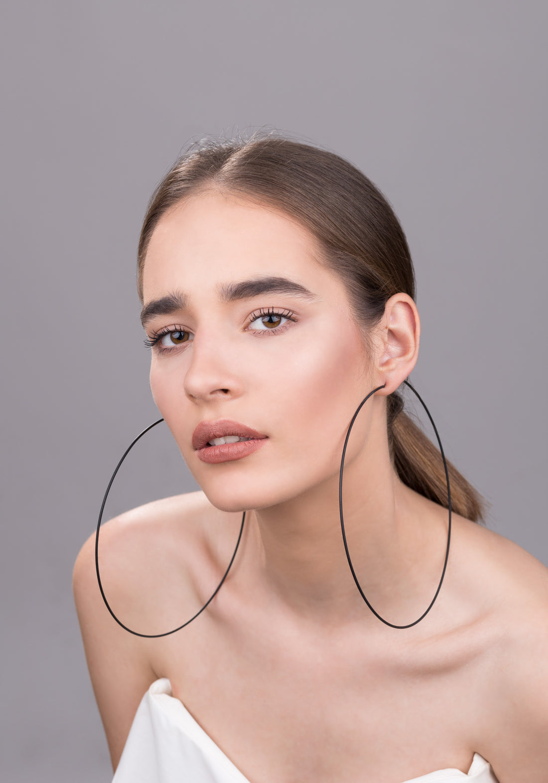 Chic earrings for confident look!