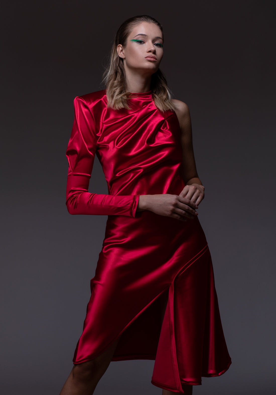 IRINA SHAYK DEMONSTRATED WHY THE RED DRESS WILL NEVER GO OUT OF FASHION