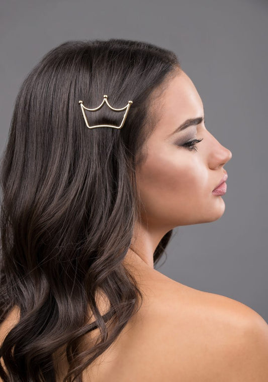 THESE HAIR CLIPS ARE FASHION HIT THIS SEASON