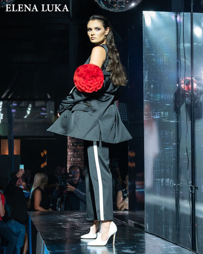 Костум со контраст