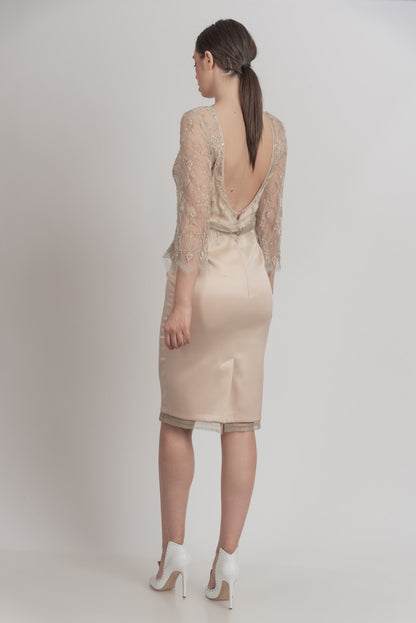 Миди фустан од чипка