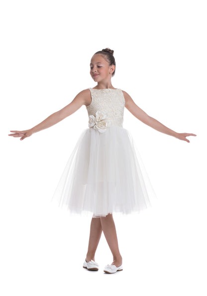 Бел цветен фустан