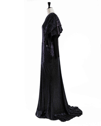 Долг светкав фустан со едно рамо