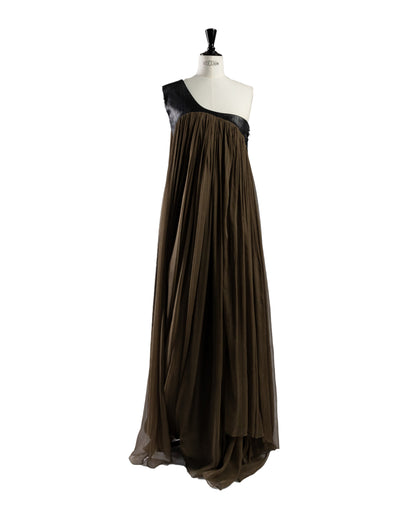 Долг фустан со едно рамо