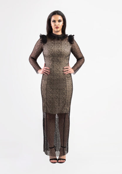 Бел сатенски фустан со црна чипка