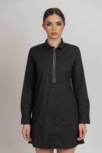 Црн фустан од кошула