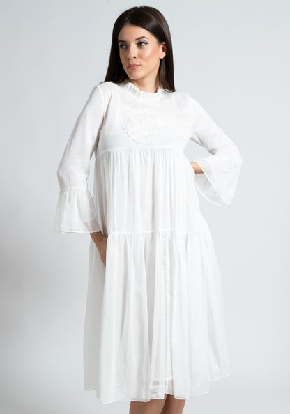 Извезен долг бел фустан