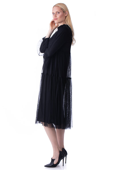 Извезен долг беж фустан од тул