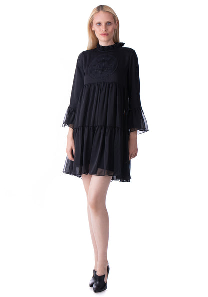 Извезен краток црн фустан