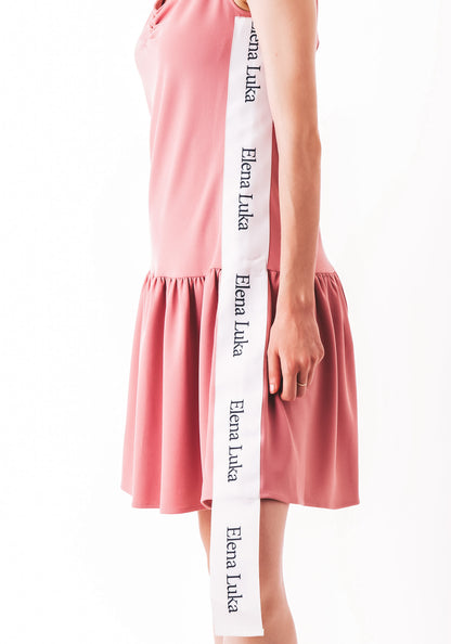 Брендиран тениски фустан