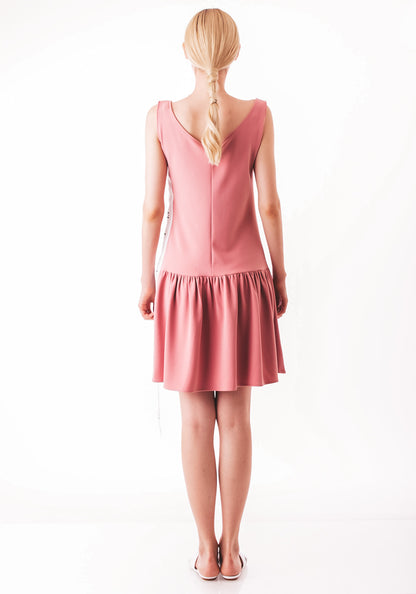 Брендиран тениски фустан