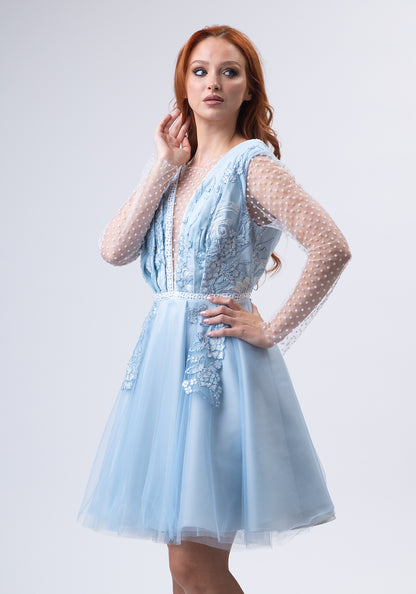 Краток син фустан од чипка