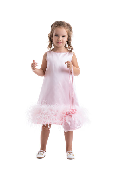 Фустан со розета со меки пердуви 