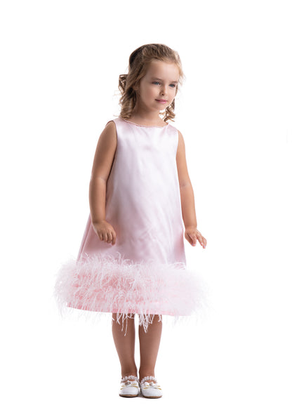 Фустан со розета со меки пердуви 